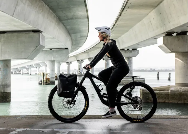 Aeroe Urban 14-litre Pannier Bag in Black-4