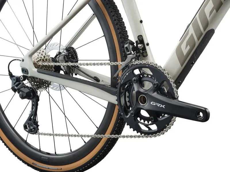 Giant Revolt Advanced 0 Gravel Bike in Snow Drift-3